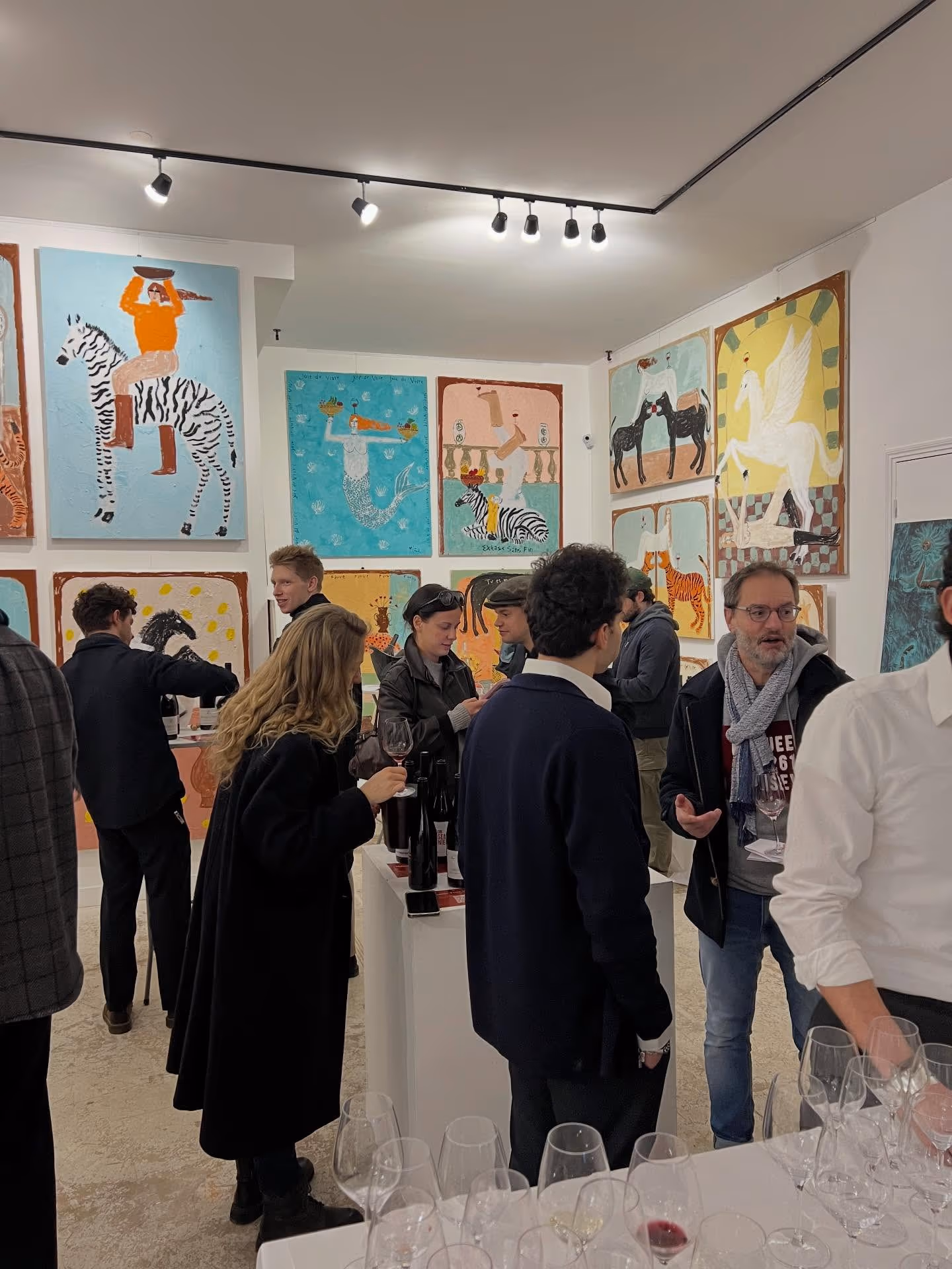 Professionnels du vin en dégustation au salon Cepino.